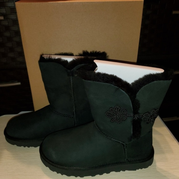 UGG MARIKO BAILEY BLACK CLASSIC SHORT BOOTS NEW! - Picture 2 of 7